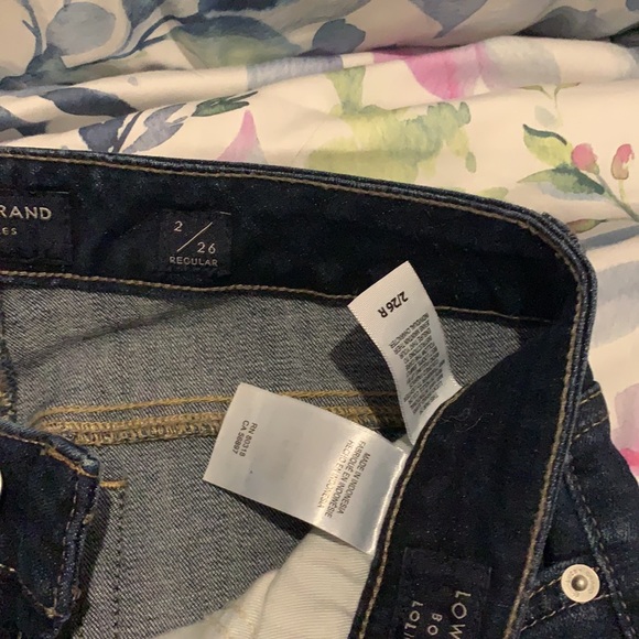 Low rise, dark distressed wash, boot cut, low rise Lucky jeans - Picture 3 of 5